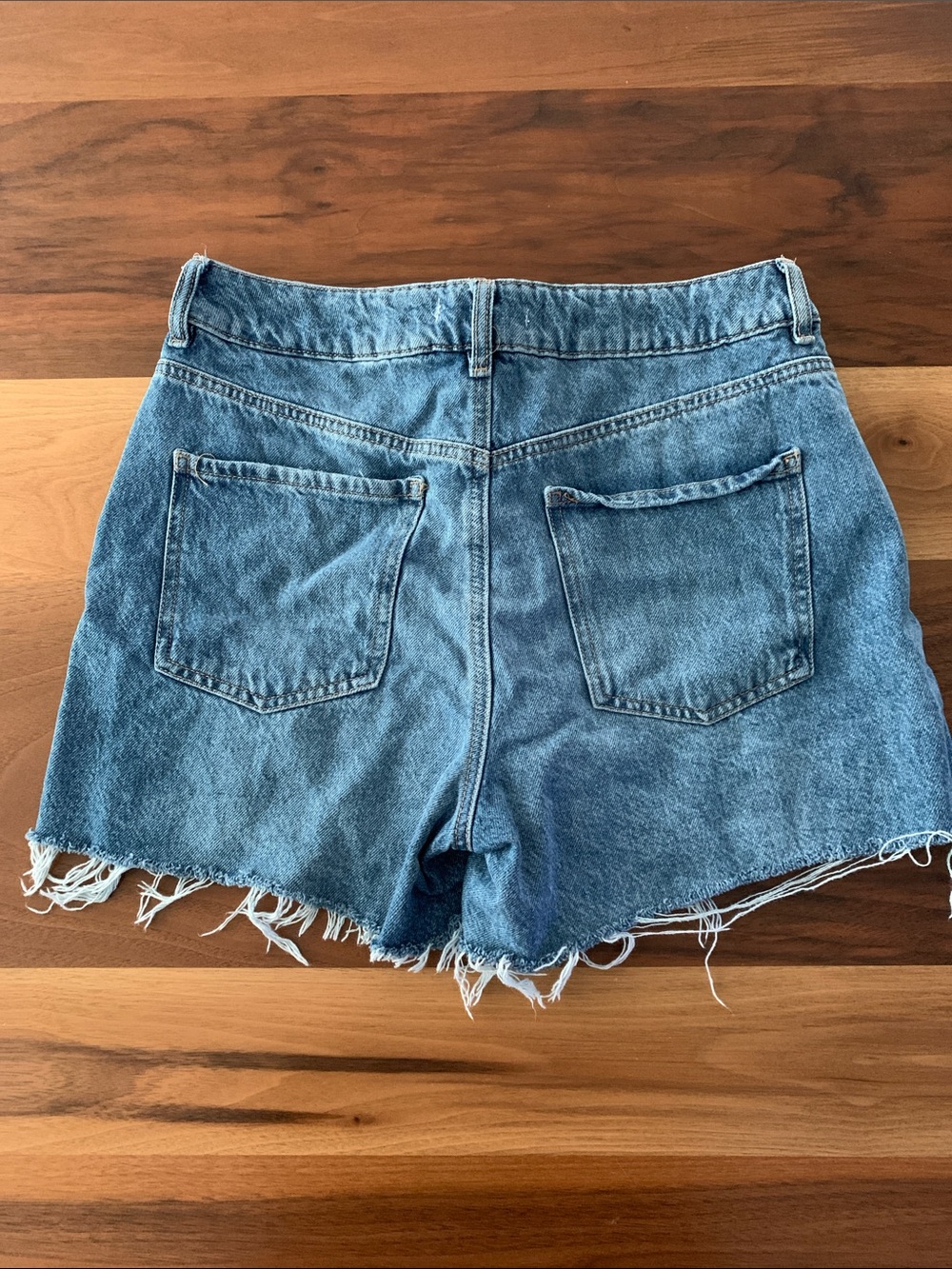 Garage High-Rise Mom Distressed Denim Shorts - Blue Size 9/29 - Picture 4 of 4